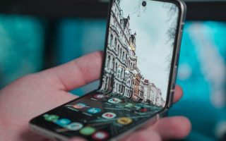 Selamat Tinggal HP Layar Lipat: Mengapa Warga Jakarta April 2026 Kini Lebih Suka Mengetik di Telapak Tangan Sendiri