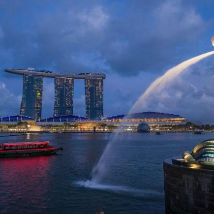 Pensiunkan Mouse & Keyboard? Mengapa Neural-Link Wearables Menjadi Standar Baru Kerja Cerdas di Singapura & Jakarta pada Mei 2026