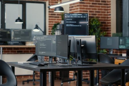 Superkomputer di Kantor Belakang? Cara 'Quantum-Classical' Bikin UMKM Jakarta Tak Lagi Stres Urusan Stok